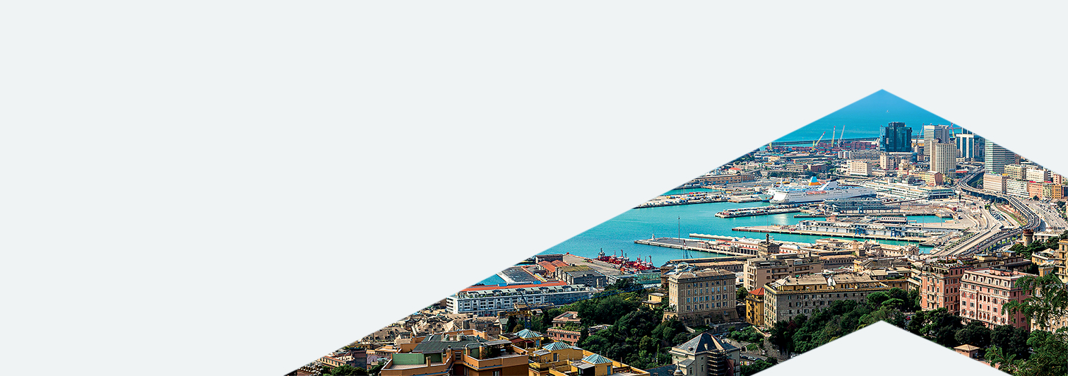 IPI vista di Genova dall'alto sul porto con edifici