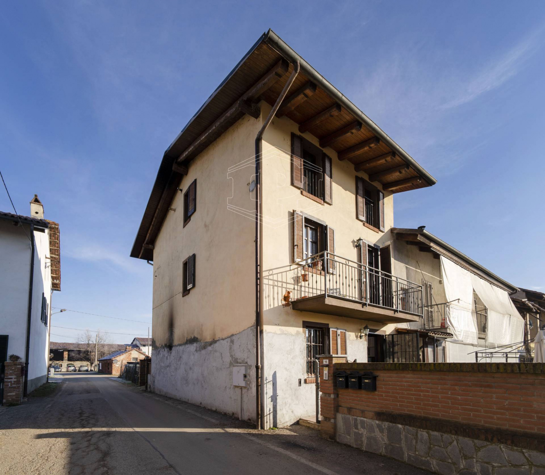 Casa semindipendente in Fraz. Tamagnone, Riva di Chieri (TO)