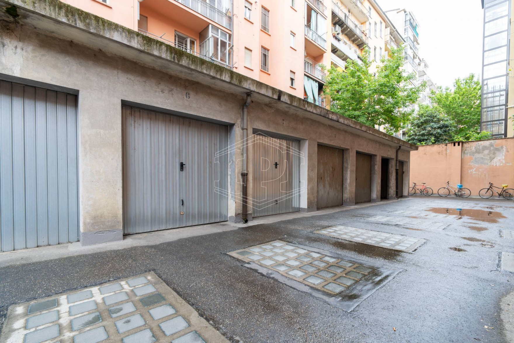 Box auto in Via San Secondo (TO)
