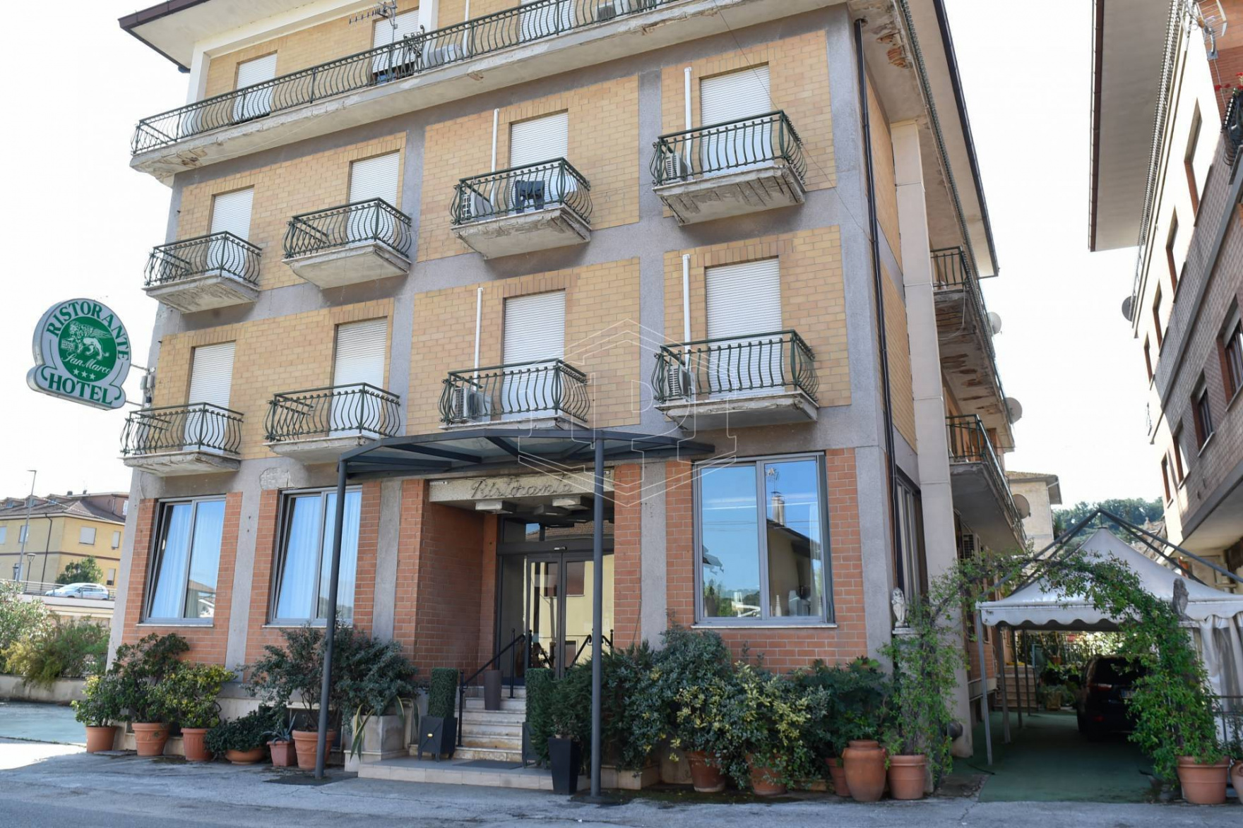 Edificio-hotel in Via Garibaldi, Servigliano (FM)