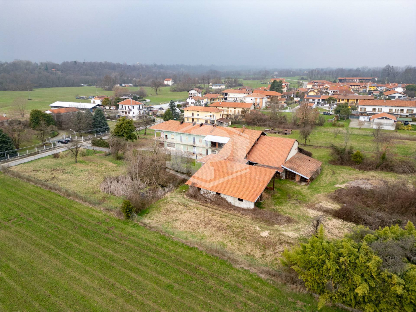 Cascinale con terreno edificabile in Loc. Vastalla, Ciriè (TO)