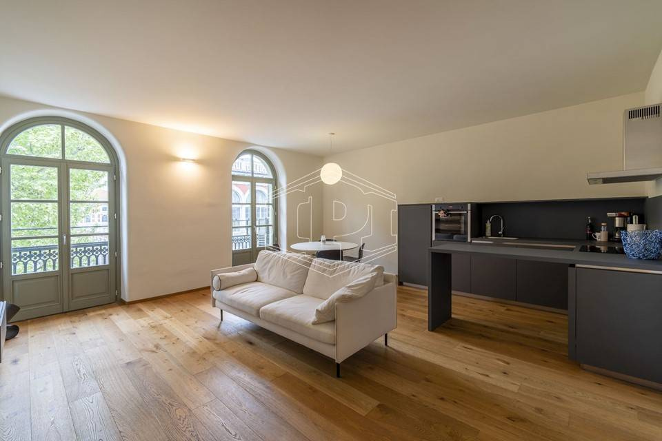 Trilocale in Palazzo Lagrange , Piazza Carlo Felice (TO)