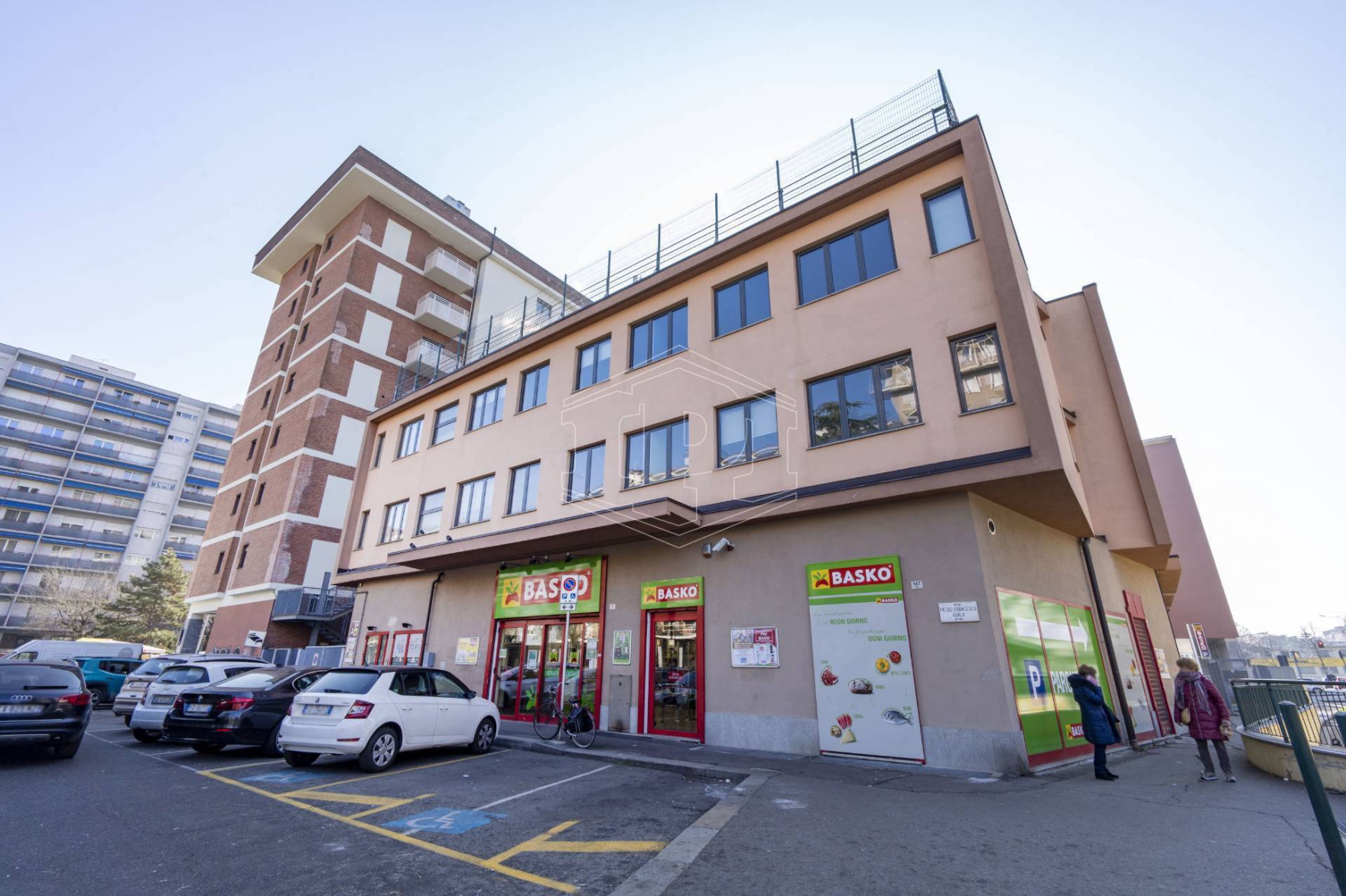 Immobile cielo terra ad uso commerciale o uffici in Piazza Guala 147 - Torino (TO)