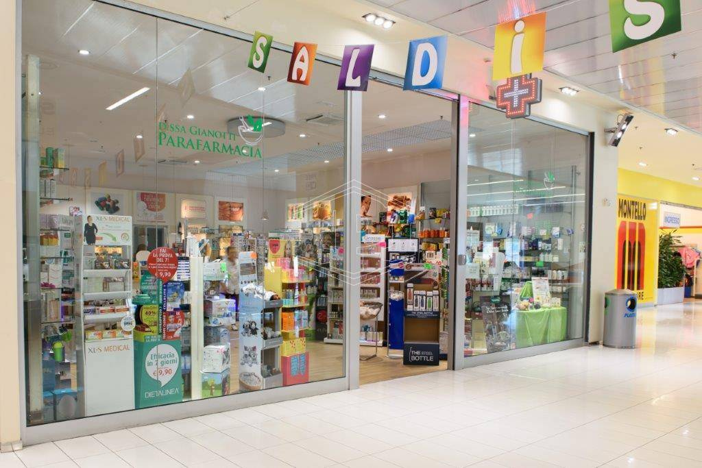 Locale commerciale in Corso Canale, 99 - Alba (CN)