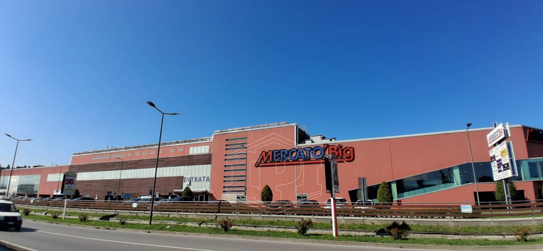 Locale commerciale in Corso Canale, 99 - Alba (CN)