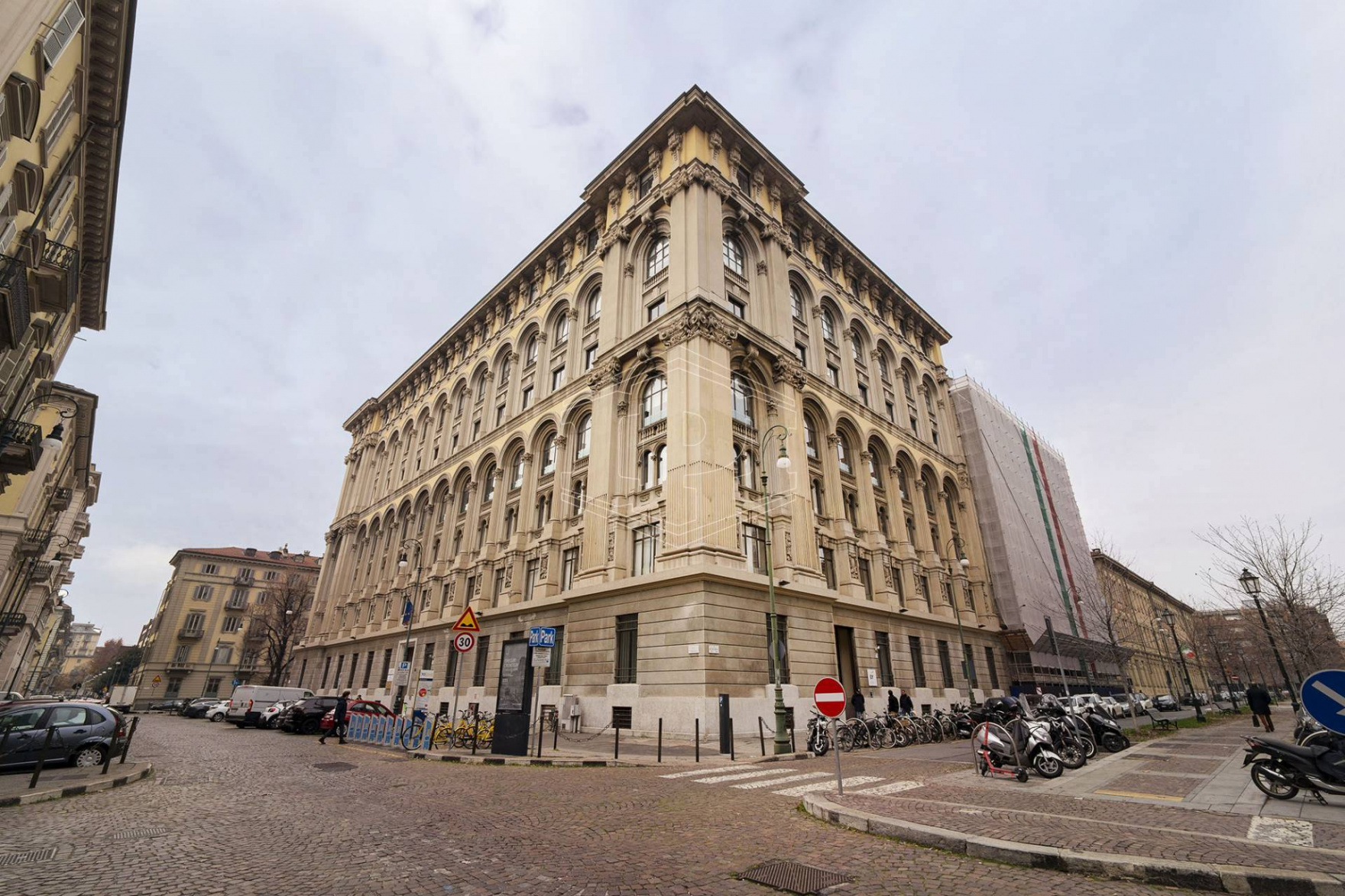 Ufficio direzionale in Via Confienza 10 - Torino