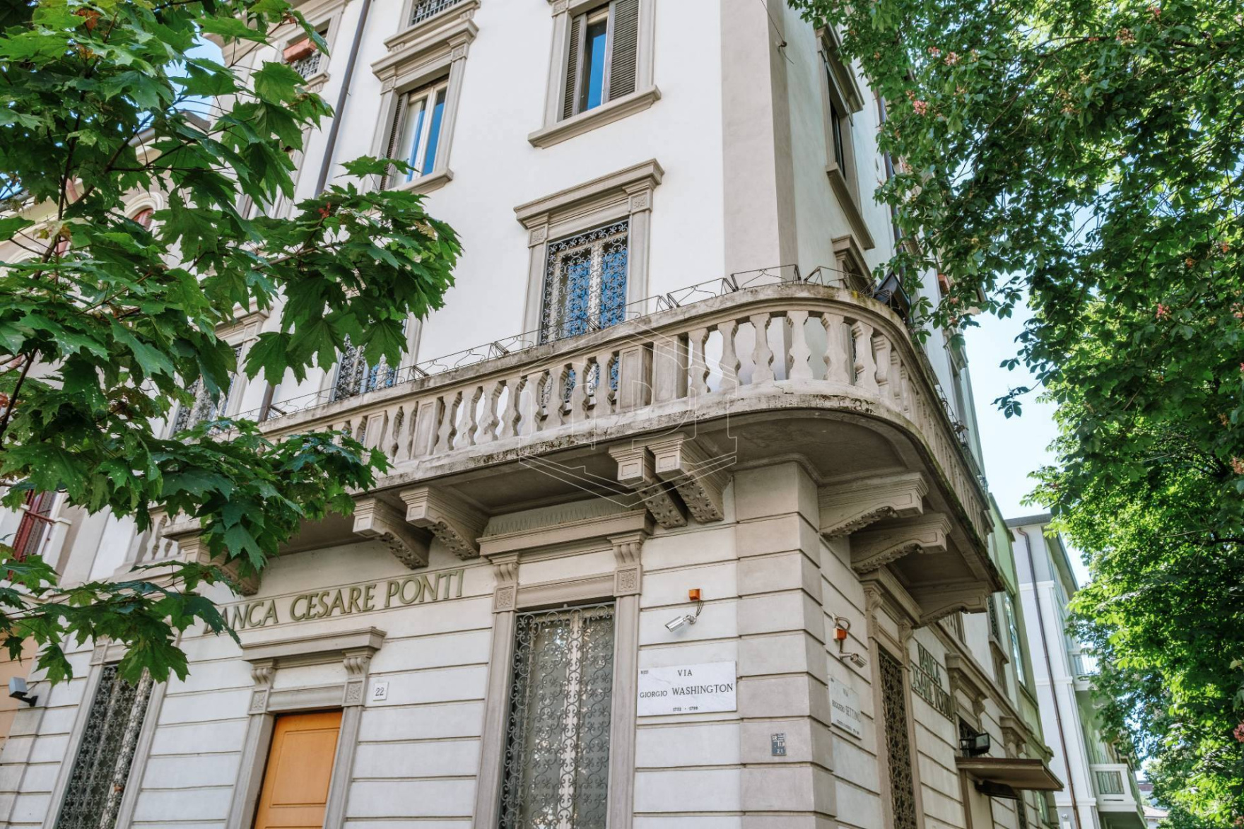 Palazzina cielo terra in Via Washington 22 - Milano (MI)