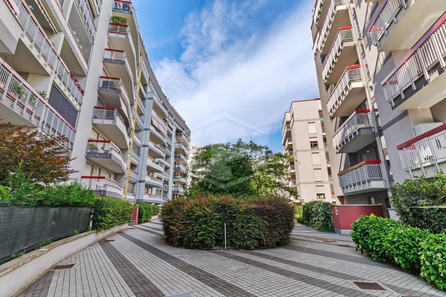 Trilocale in Via Luigi Mengoni 11 - Milano (MI)