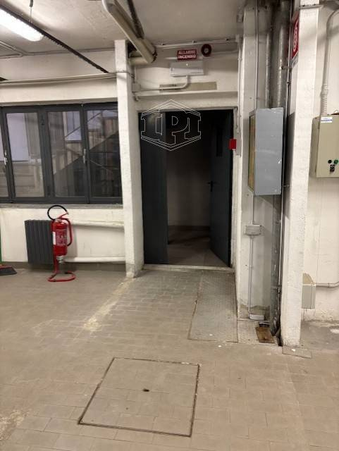 Magazzino in Via Broletto 30 - Milano (MI)