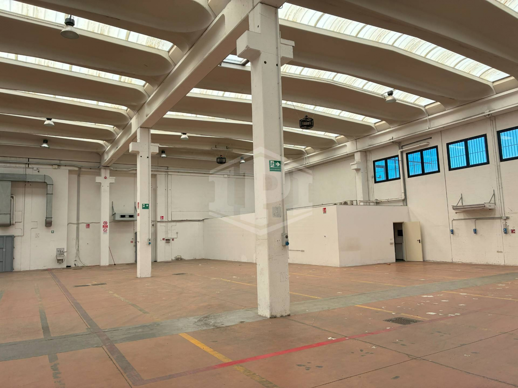 Capannone in Via Delle Industrie - Bellusco (MB)