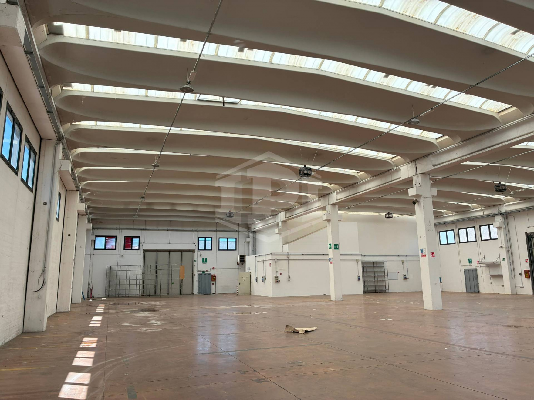 Capannone in Via Delle Industrie - Bellusco (MB)