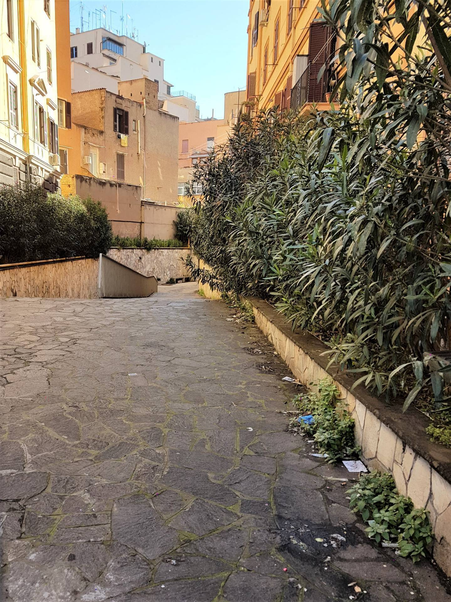 Palazzina cielo-terra in vendita Via Albalonga 3 - Roma (RM)