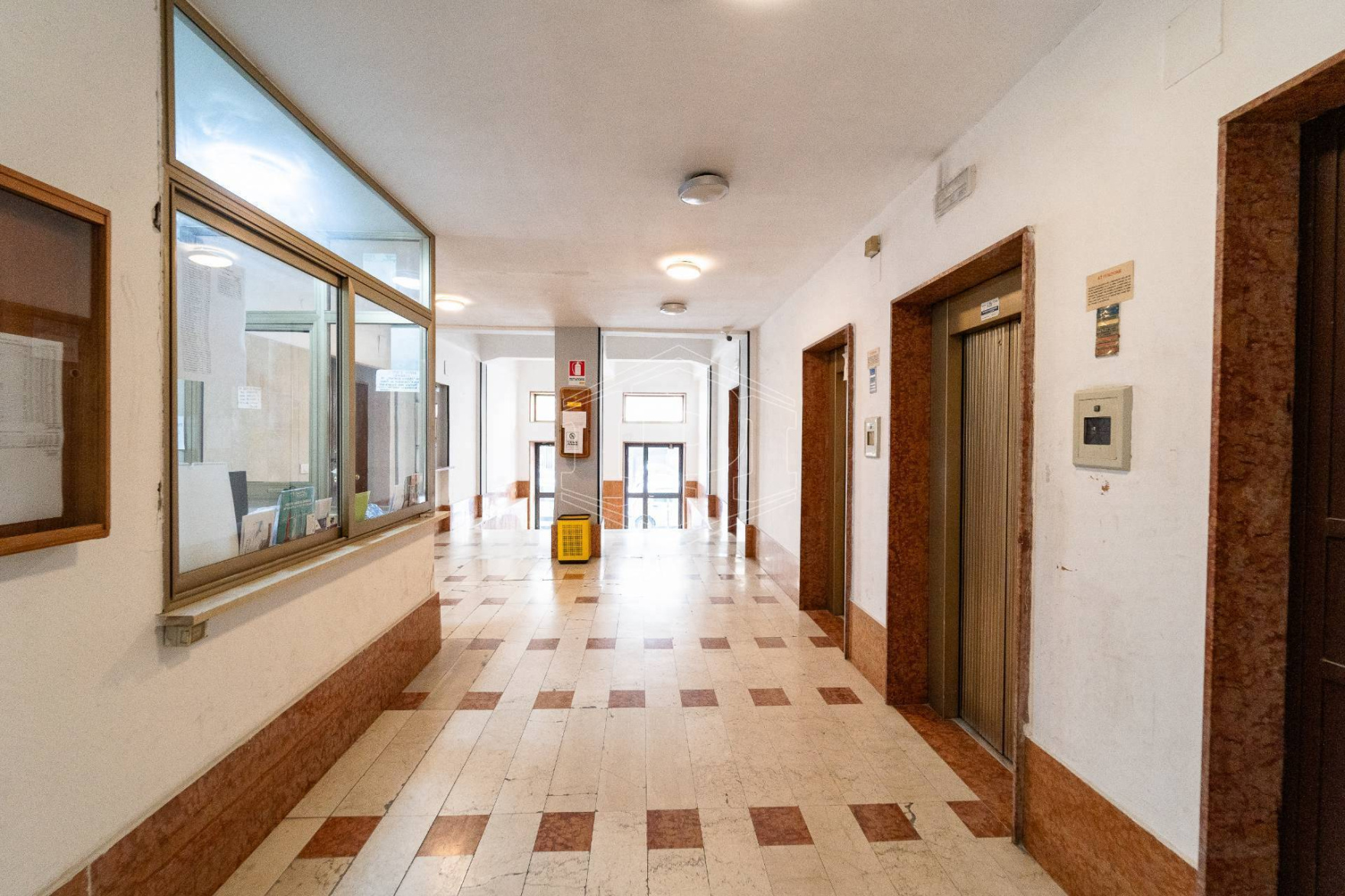 Ufficio in Via Ferrante Imparato 29, Napoli (Na)