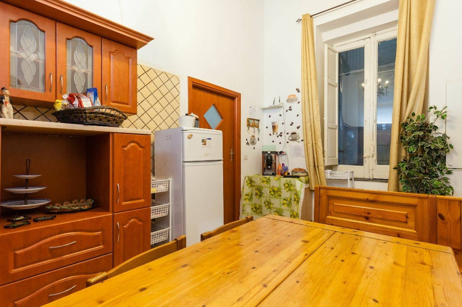 Camere in affitto in Via Nardones 38, Napoli (NA)