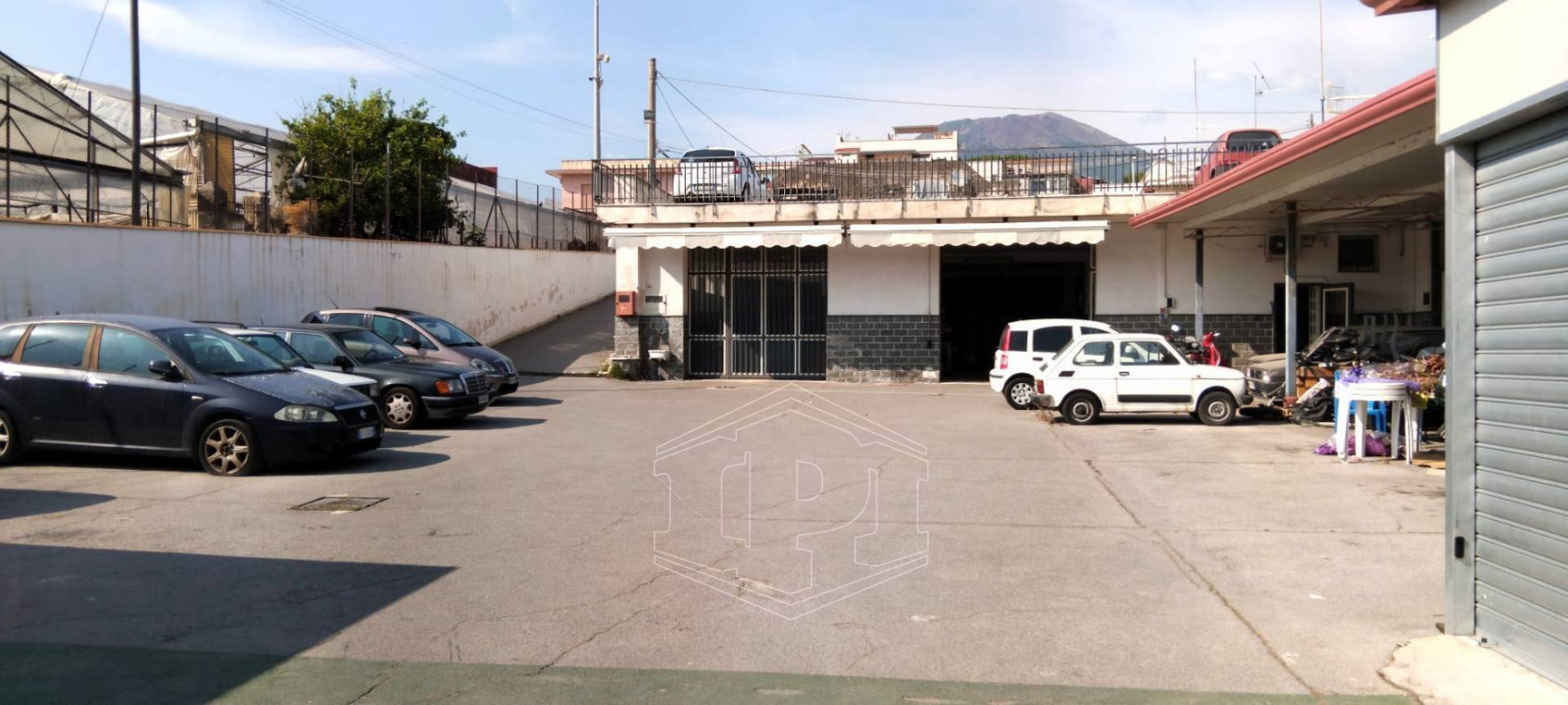 Ampio deposito in Via Nazionale 199, Torre del Greco (NA)