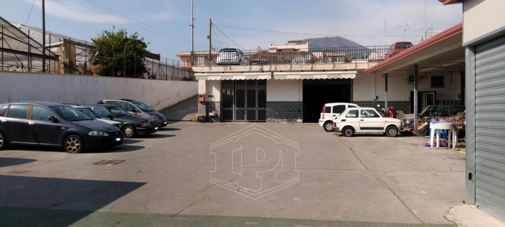 Ampio deposito in Via Nazionale 199, Torre del Greco (NA)