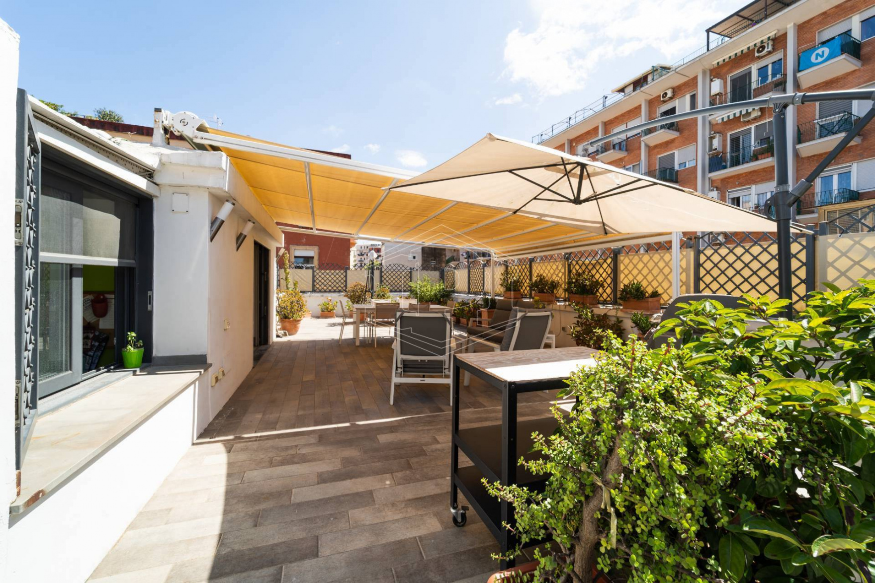 Immobile con Terrazzo in Via Belvedere, Napoli (NA)