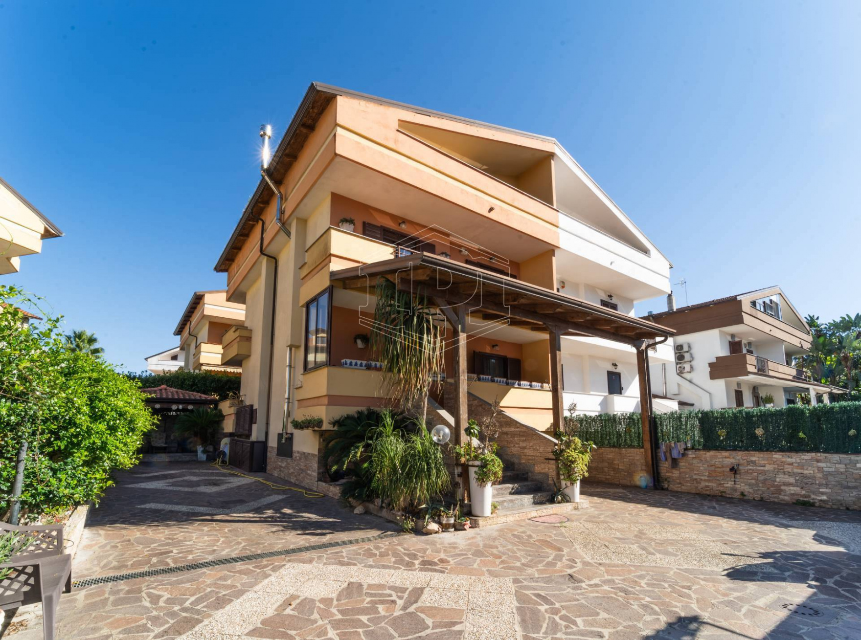 Villa bifamiliare in Via Lago Patria 154, Giugliano in Campania (NA)