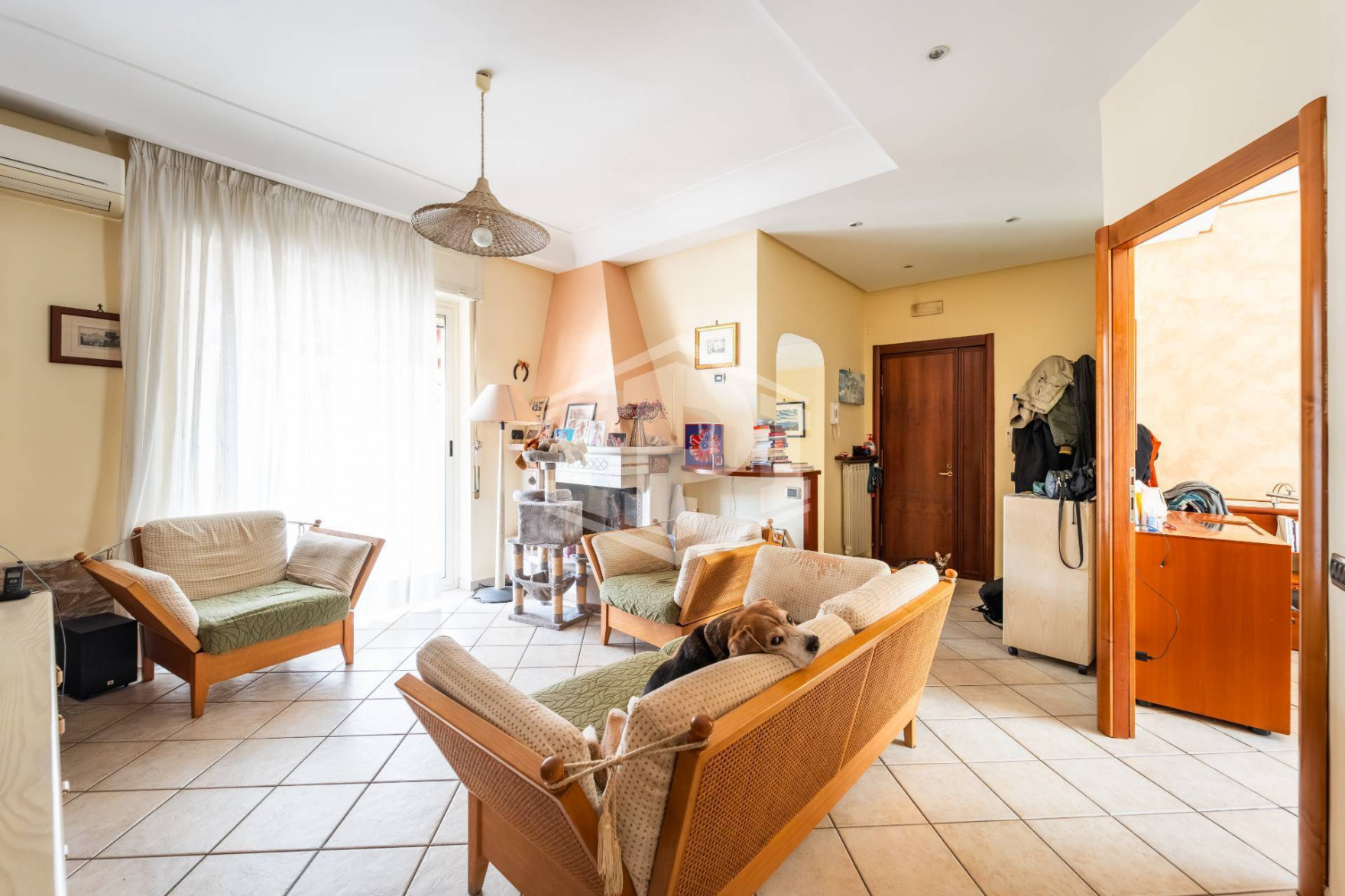 Quadrilocale con terrazzo in Via D. Carafa 58, Napoli (NA)