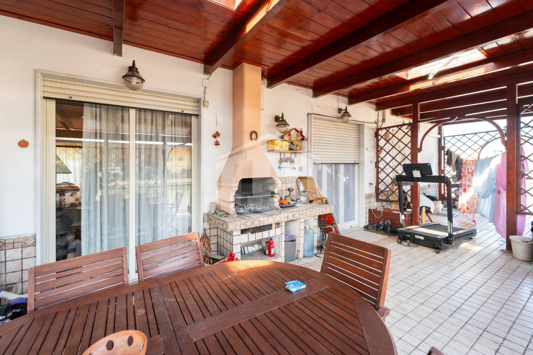 Quadrilocale con terrazzo in Via D. Carafa 58, Napoli (NA)