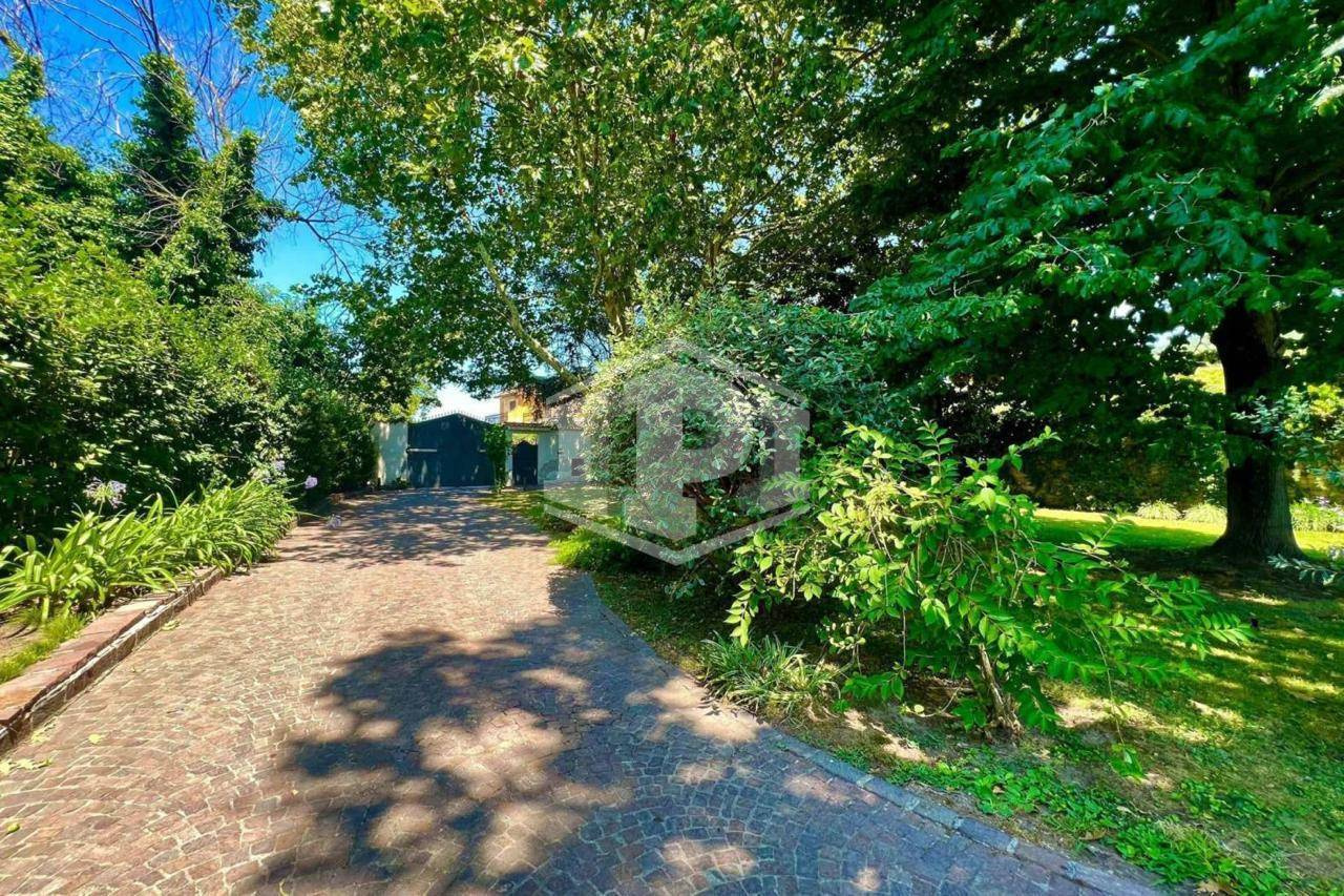 Villa con piscina in Via Monteruscello 35, Pozzuoli (NA)