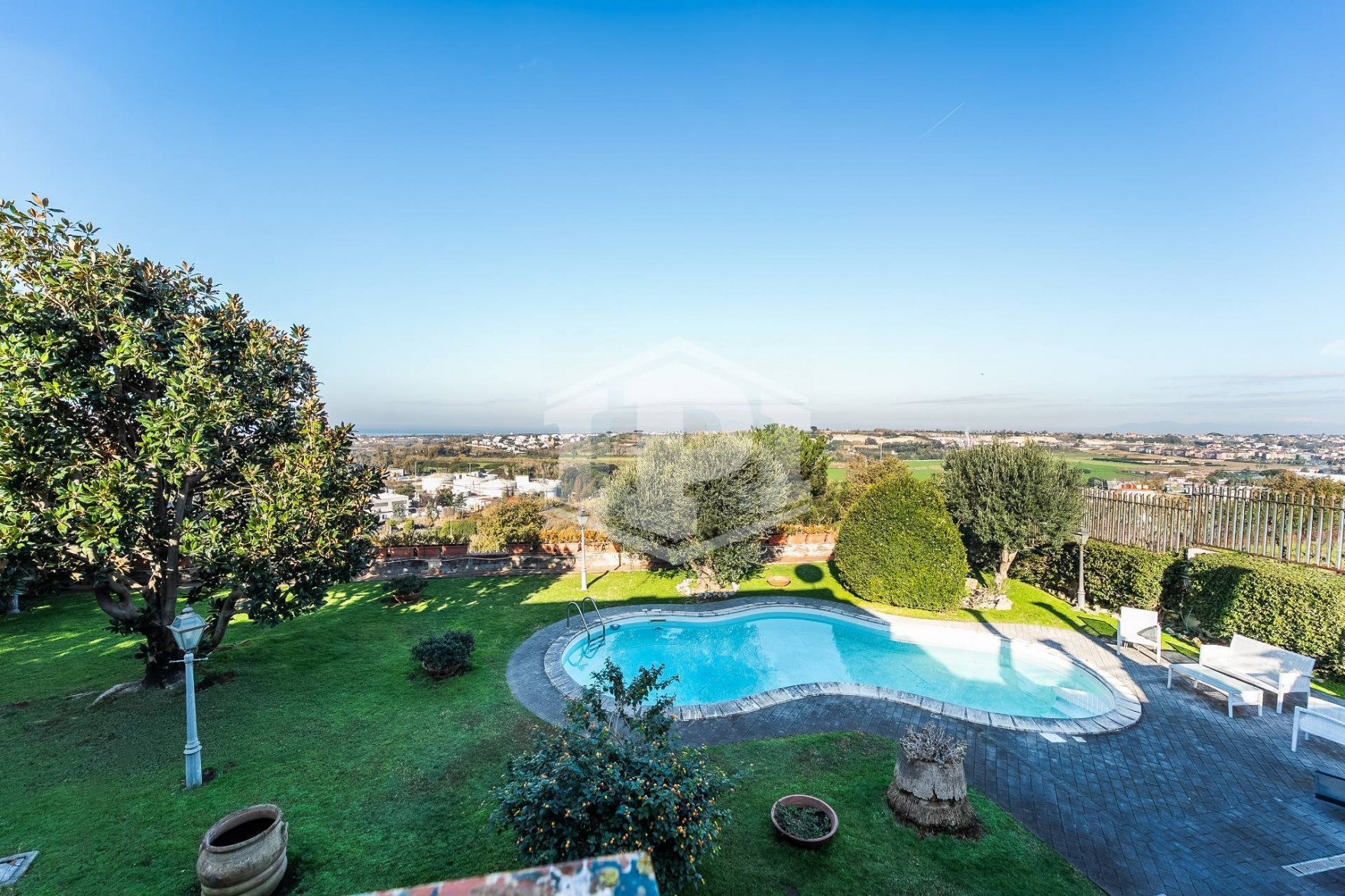 Villa con Box in Via Tre Piccioni 57, Pozzuoli (NA)