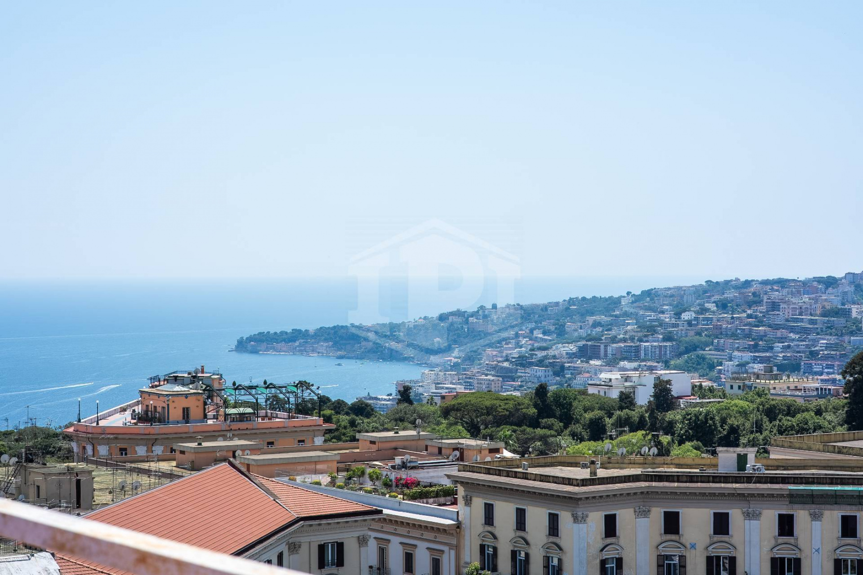 Trilocale con Terrazzo in Via M. Kerbaker 86, Napoli (NA)