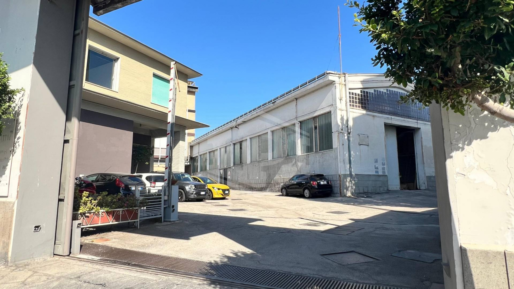 Ampio ufficio in Via S. Maria del Pianto 88, Napoli (NA)