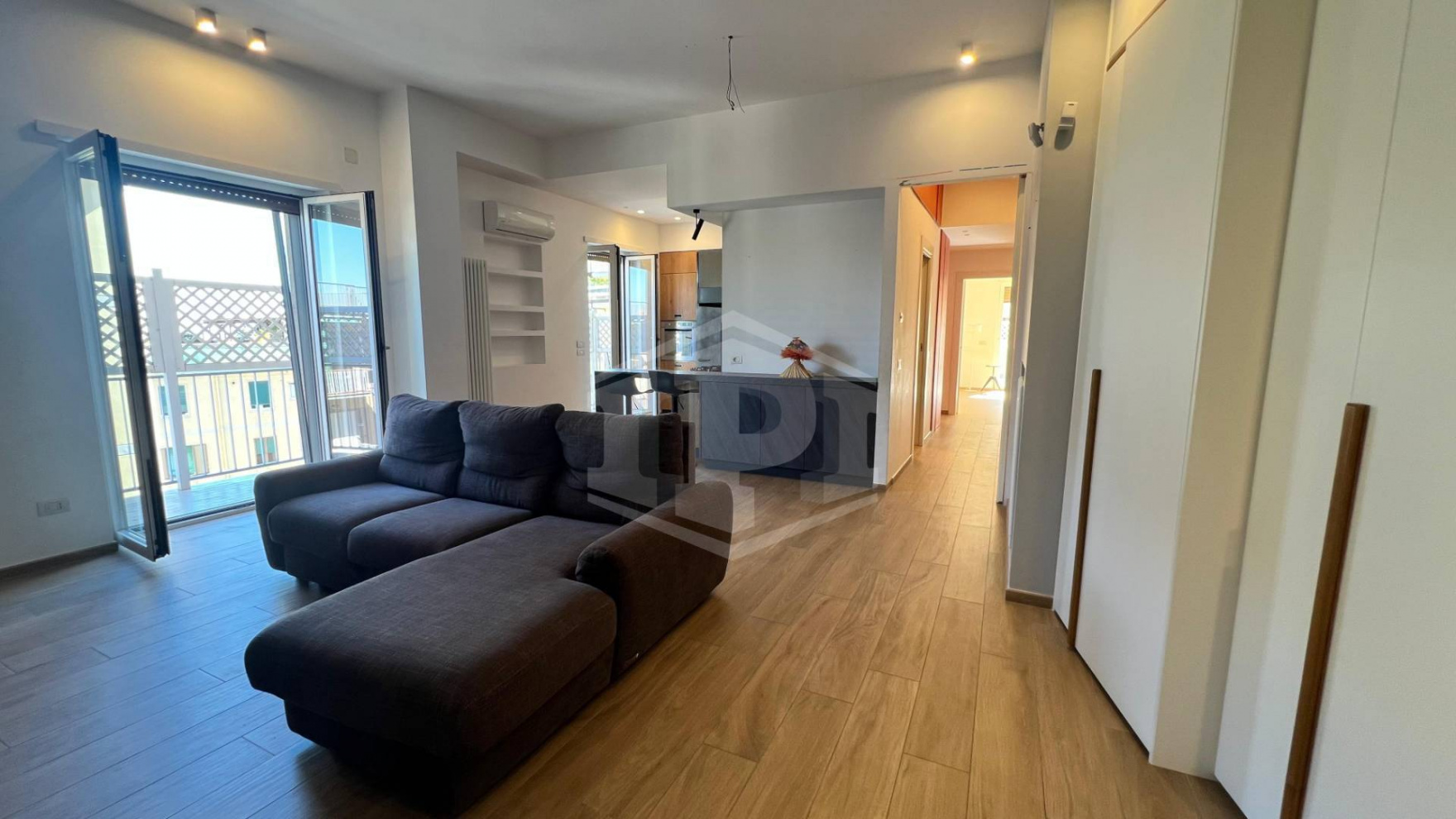 Ampio Trilocale in Via G. Santacroce 25, Napoli (NA)