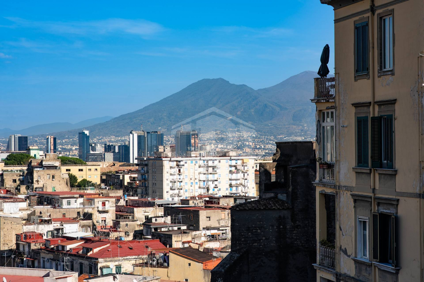 6 Vani in Via S. Teresa degli Scalzi 162 in Napoli (NA)