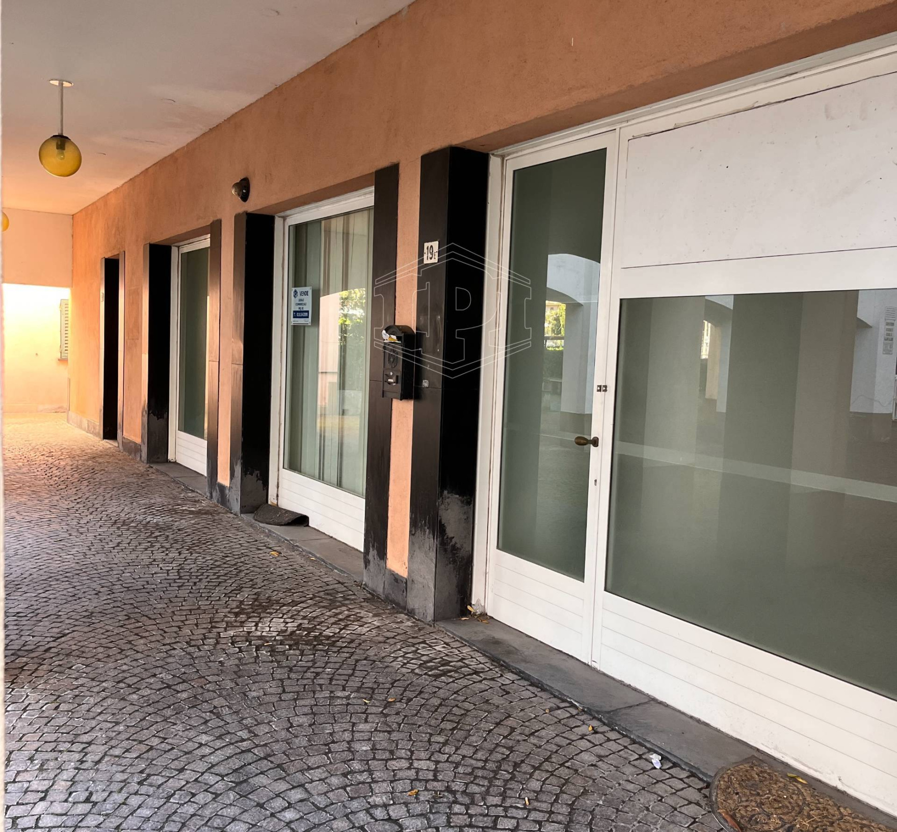 Negozio, Piazza Golgi, Arenzano (GE)