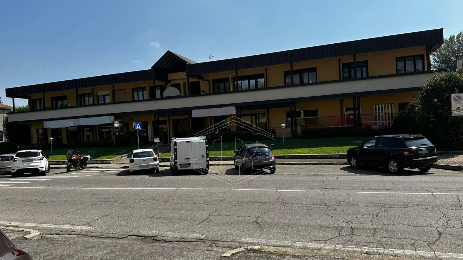 Locale commerciale in centro a Granarolo dell'Emilia (BO)