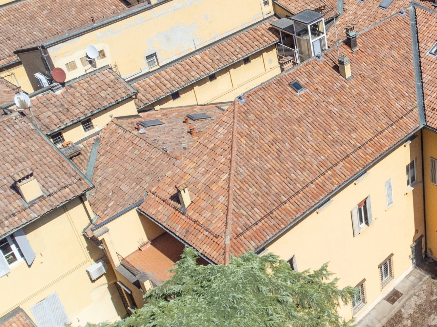 Appartamento con terrazzo abitabile in Strada Maggiore, Bologna (BO)