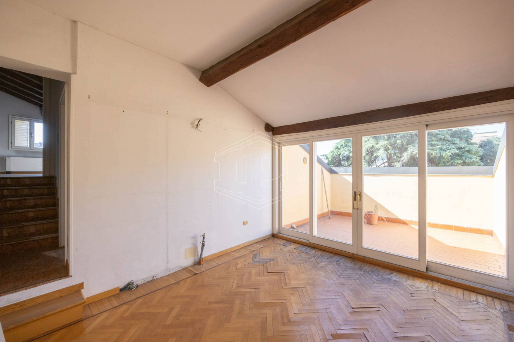 Appartamento con terrazzo abitabile in Strada Maggiore, Bologna (BO)