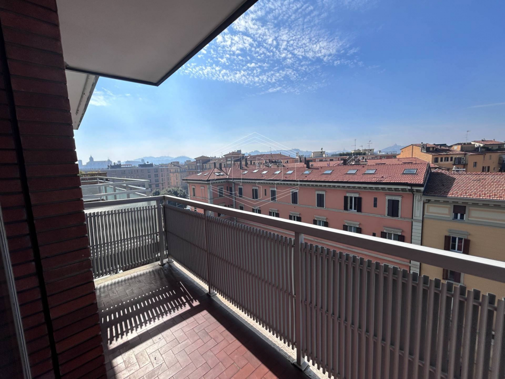 Appartamento di ampie dimensioni, adiacente via Milazzo, Bologna (BO)