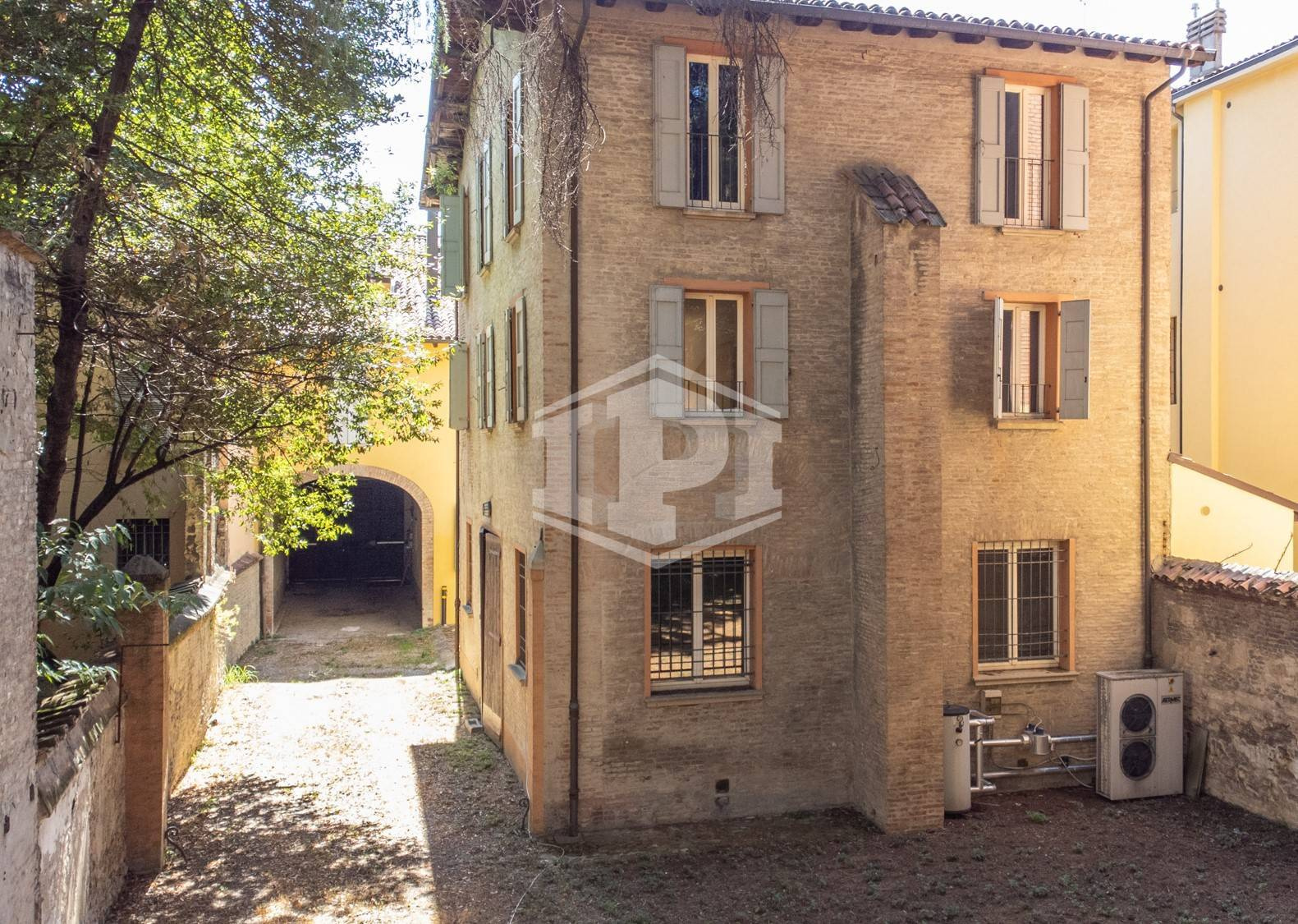 Palazzina direzionale indipendente in centro, Strada Maggiore, Bologna