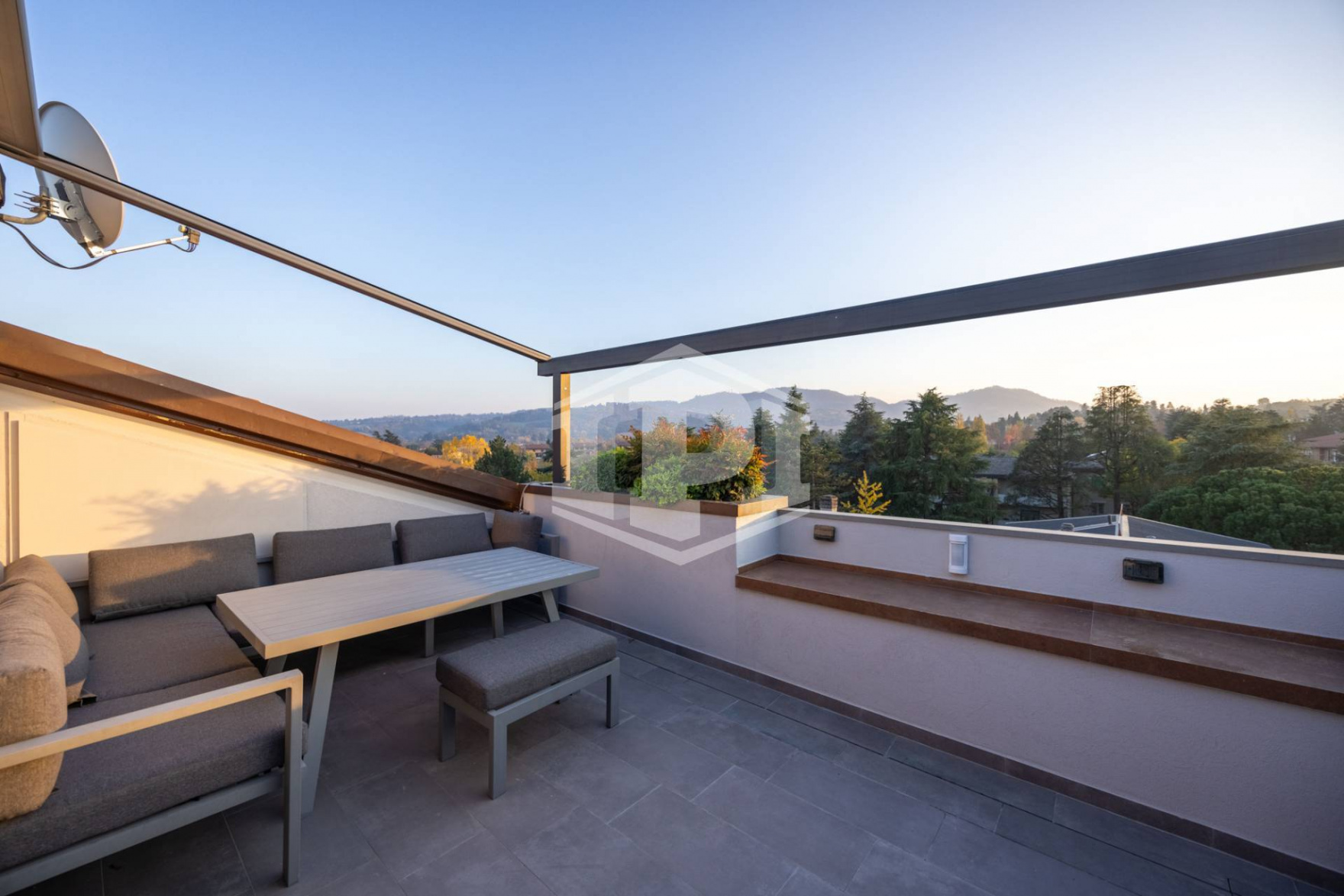 Appartamento ultimo piano con terrazza abitabile in centro a Zola Predosa (BO)