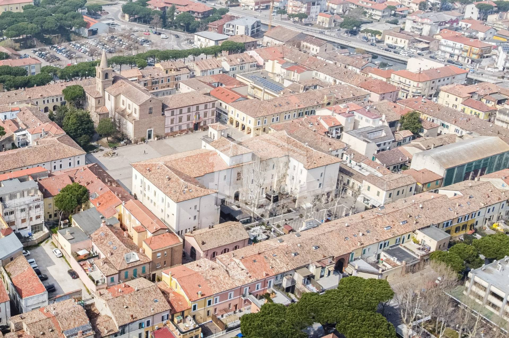 Complesso di 3 Appartamenti in Centro Storico a Cervia (RA), Quadrilatero
