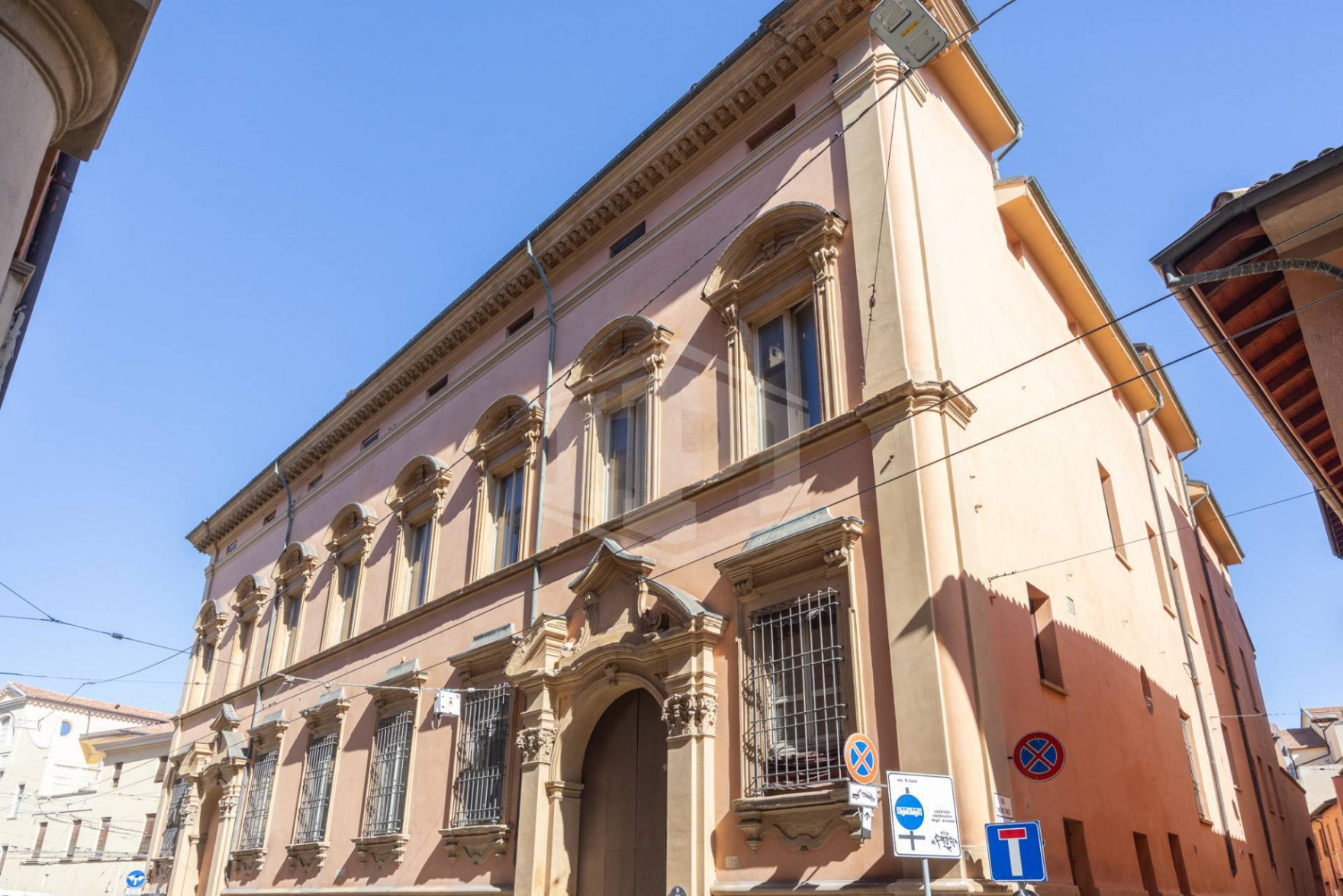 Bilocale di pregio in centro, via Barberia, Bologna (BO)