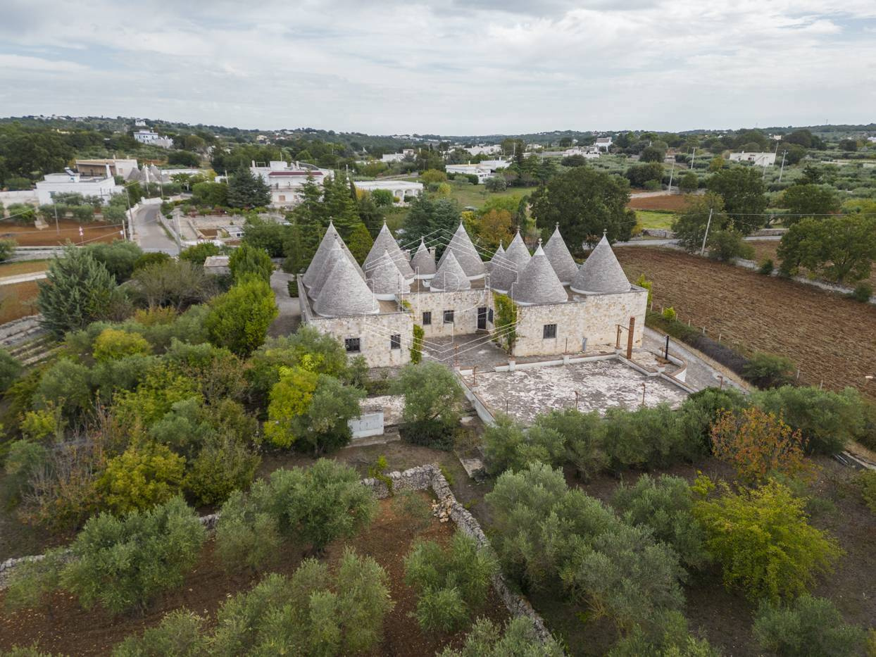 Complesso trulli sito in Contrada Macco Macco - Locorotondo (BA)