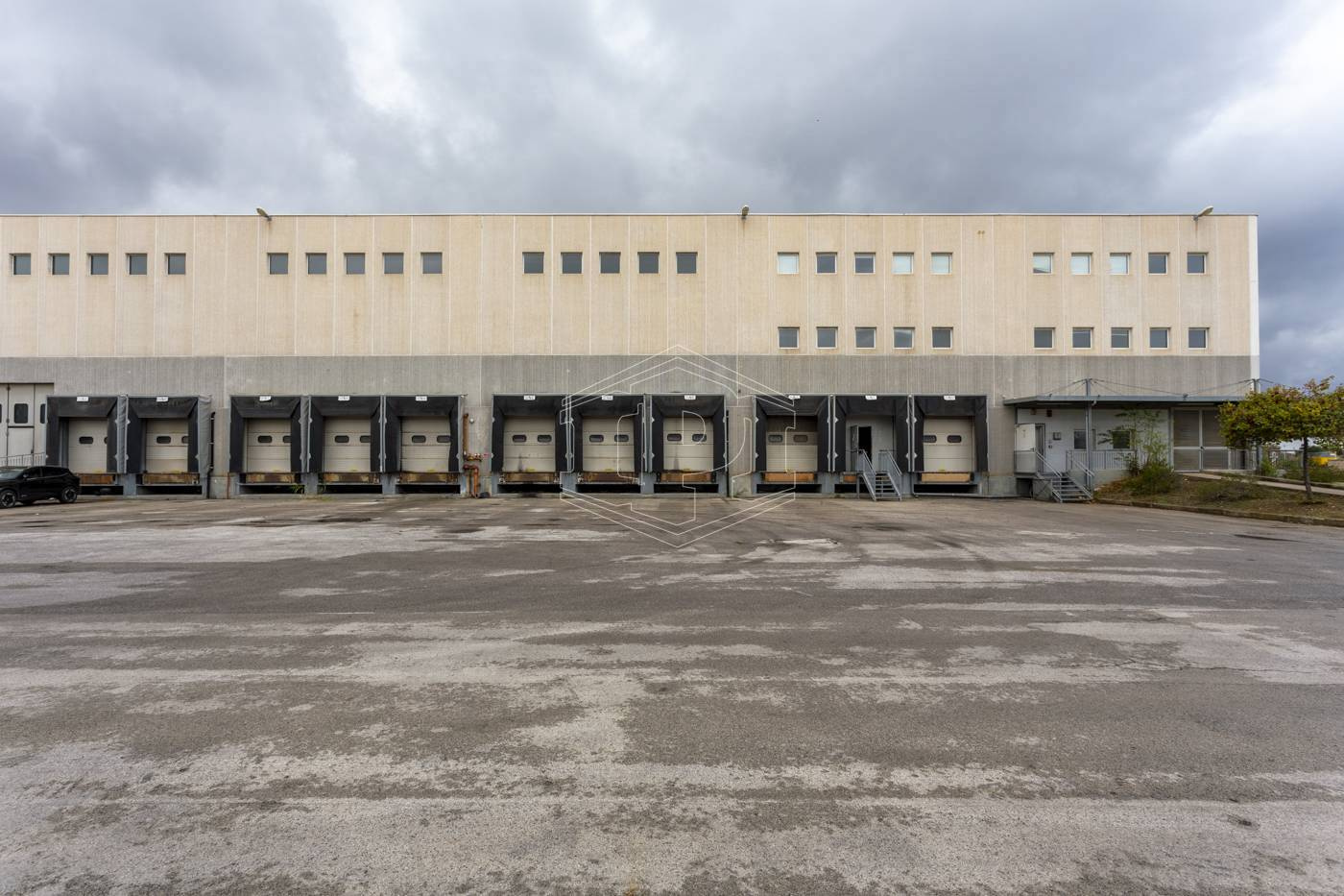 Capannone sito all'interporto in Viale Maestri Del Lavoro - Bari (BA)