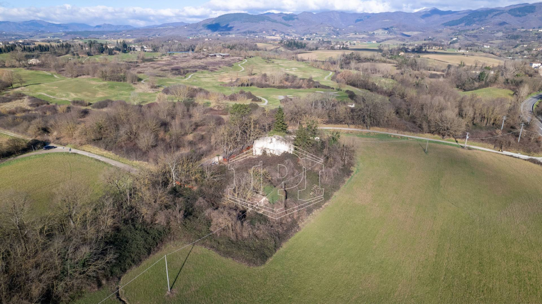 Complesso colonico da ristrutturare - Scarperia e San Piero (FI)