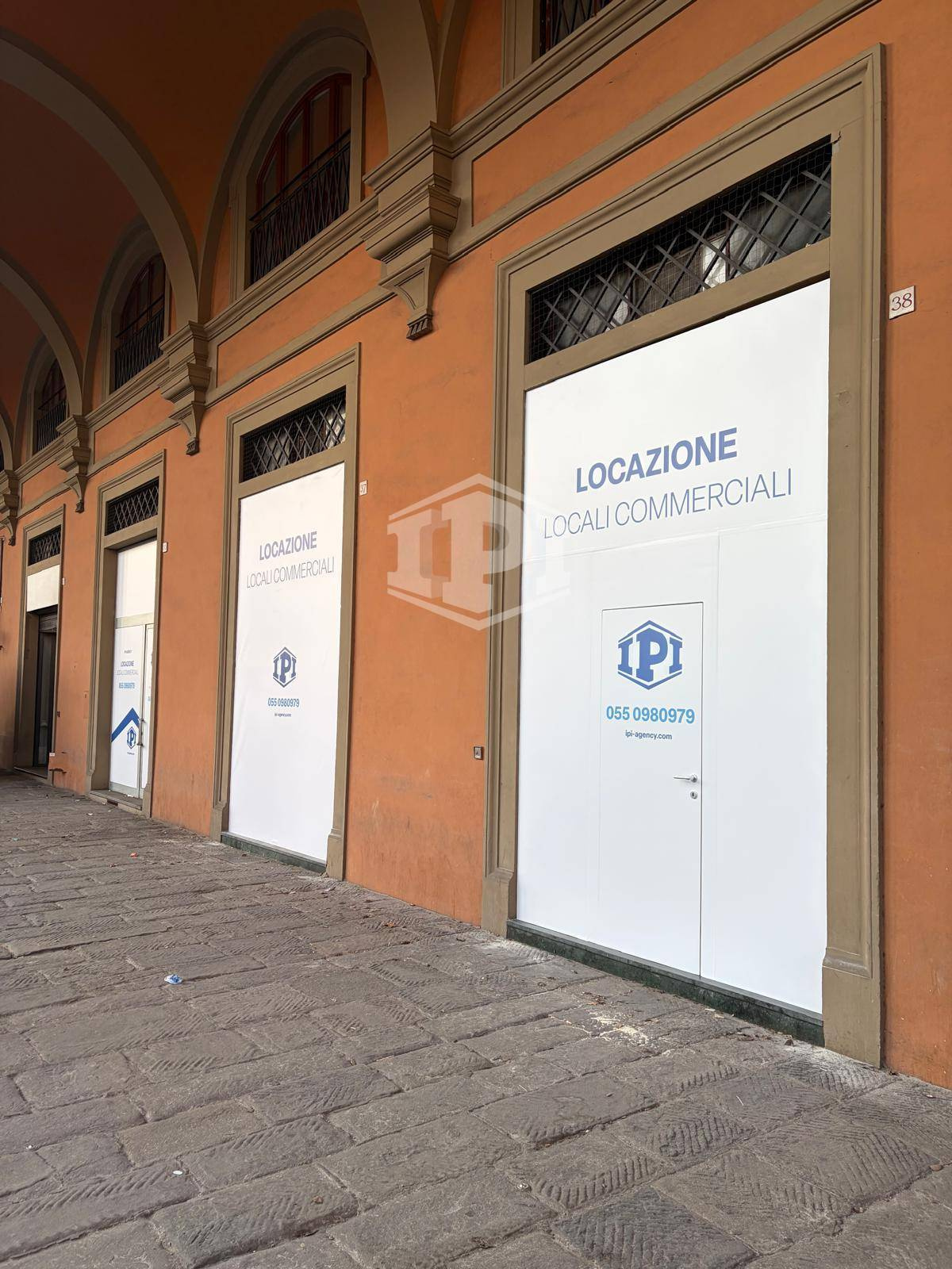 Locale Commerciale in Piazza della Libertà - Firenze (FI)
