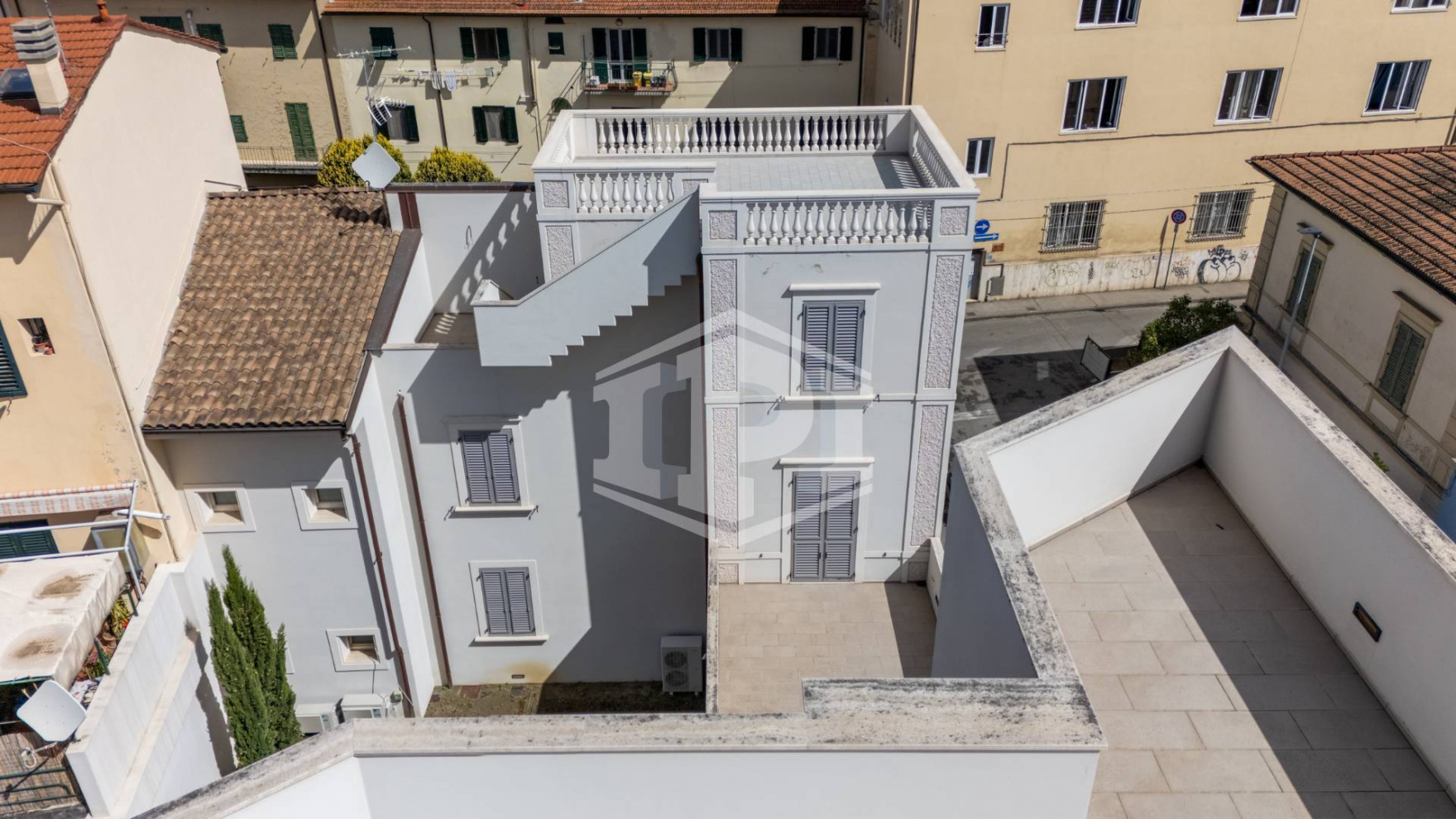 Palazzina Indipendente con torretta  - Empoli (FI)
