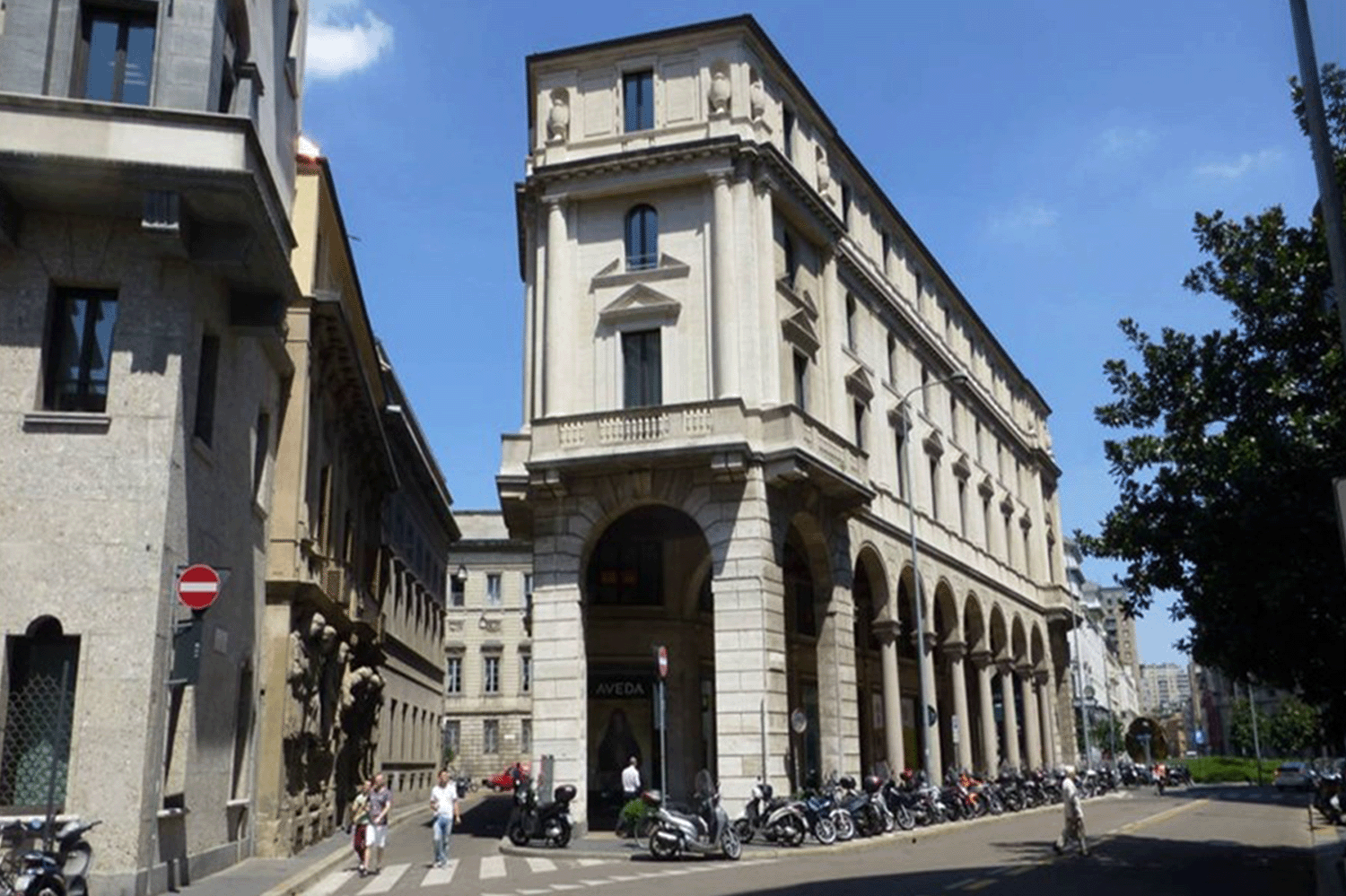 Via degli Omenoni 2