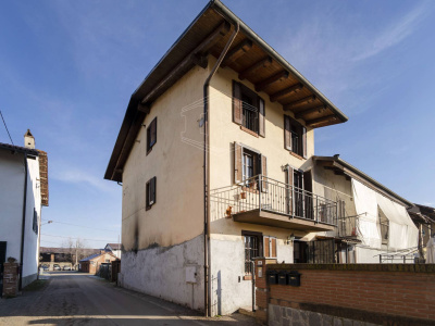 Casa semindipendente in Fraz. Tamagnone, Riva di Chieri (TO)