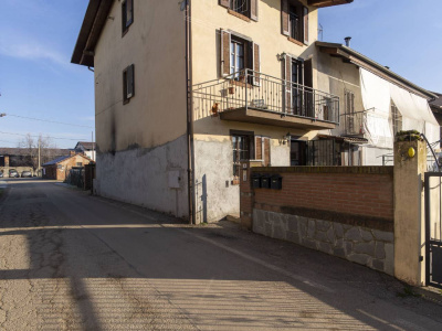 Casa semindipendente in Fraz. Tamagnone, Riva di Chieri (TO)