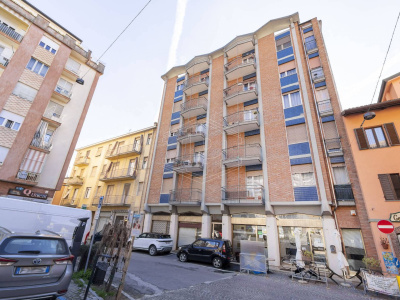 Negozio/Ufficio in Piazza Gioberti, Canelli (AT)