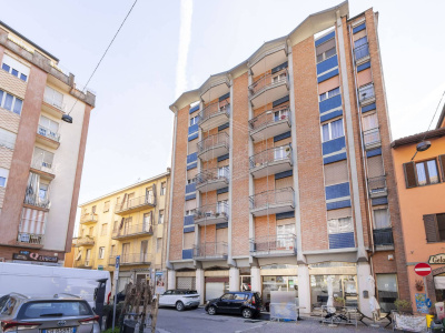Negozio/Ufficio in Piazza Gioberti, Canelli (AT)