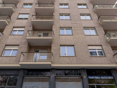 Piastra commerciale in Corso Corsica (TO)